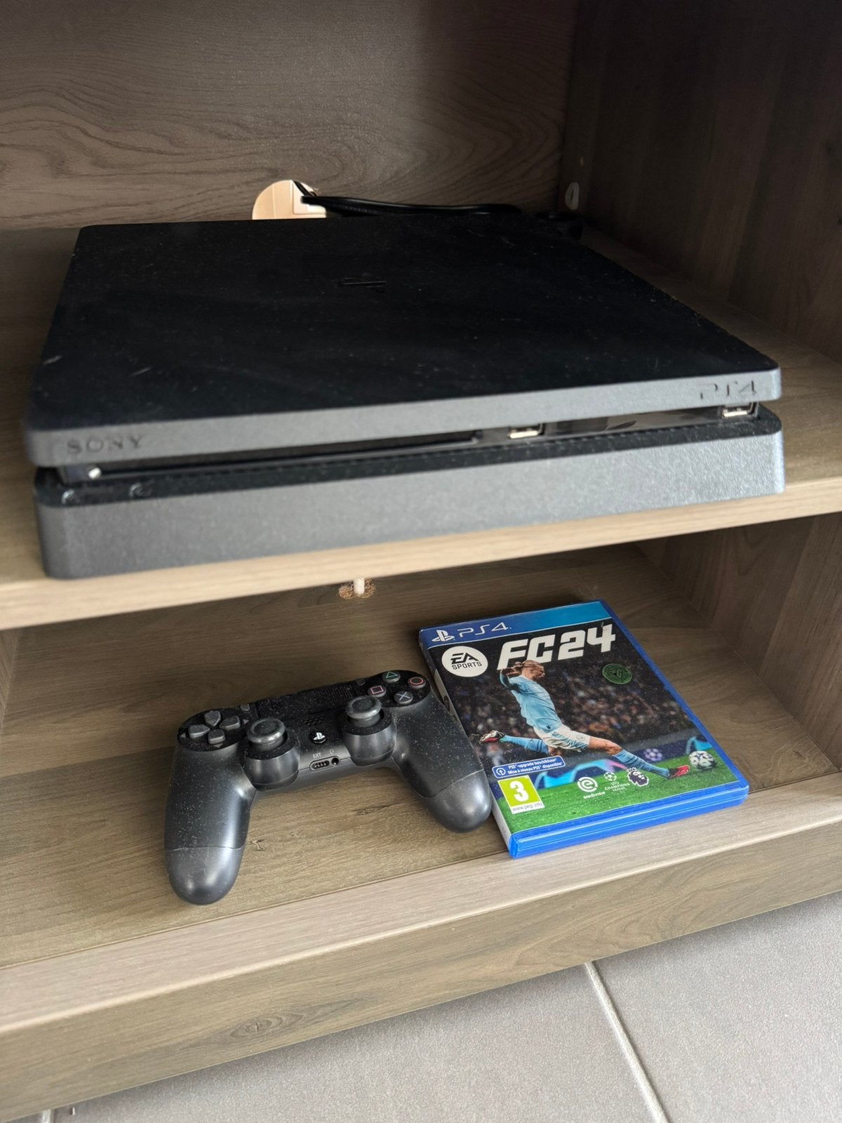 PS4, 1 controller, FC24, 500 GB, Enlèvement ou Envoi, Avec 1 manette, Comme neuf