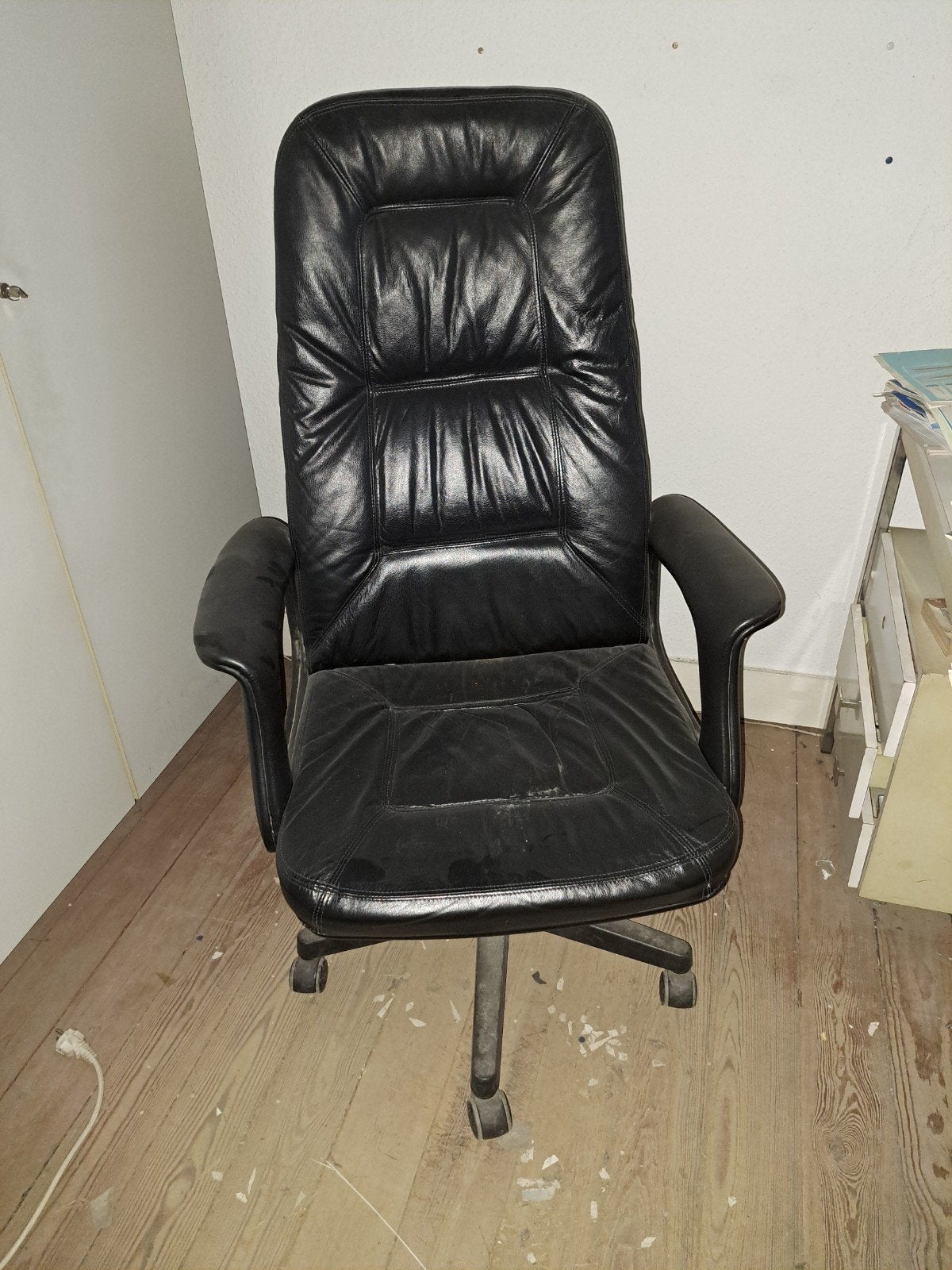 fauteuil en cuir sur roulettes, Enlèvement, Utilisé, Noir, Chaise de bureau