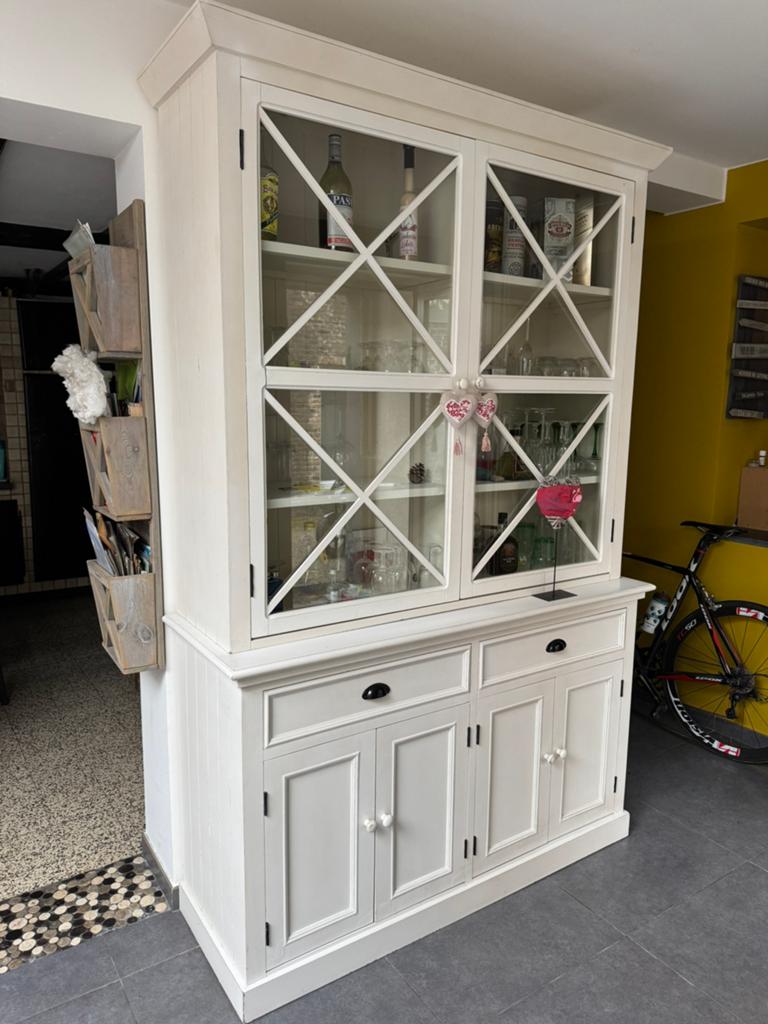 Vaisselier en bois (pin?)peint en blanc, Enlèvement, Comme neuf, Pin