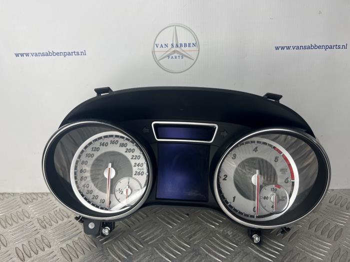 Compteur kilométrique KM d'un Mercedes GLA, -, 3 mois de garantie, Utilisé, -