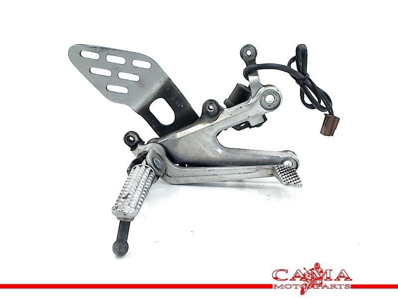 REPOSE PIEDS AVANT DROIT YZF R6 2003-2005 (YZF-R6 5SL), Dhr. S. di Majo, Utilisé, Info@cama-motorparts.nl, P.J. Troelstraweg 8 8
3144 CX  MAASSLUIS, NL
