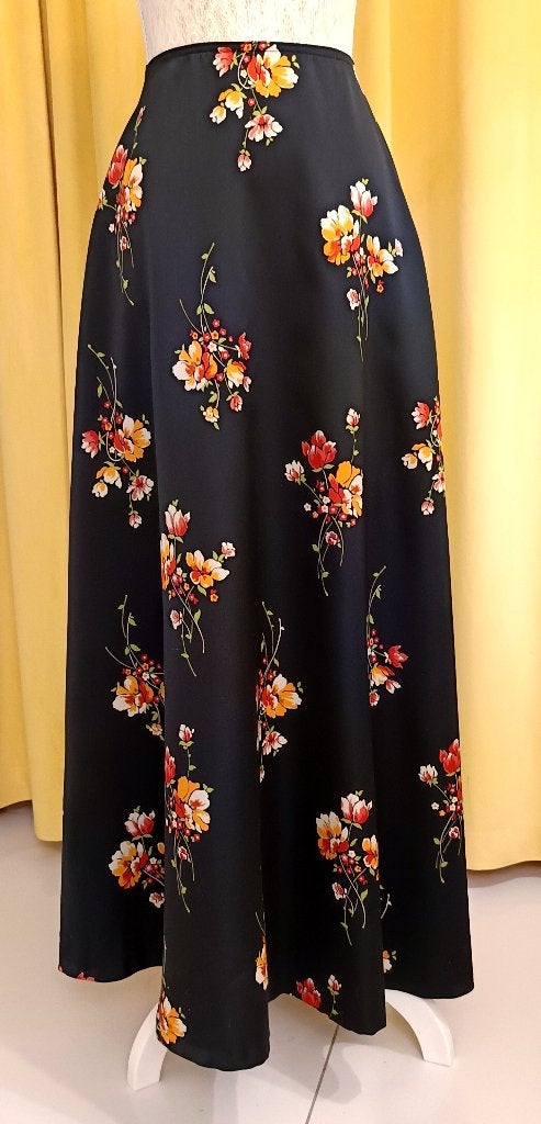 Vintage maxi skirt. Size XS/S, Kleding | Dames, Rokken, Zo goed als nieuw, Maat 36 (S), Zwart, Onder de knie, Ophalen of Verzenden