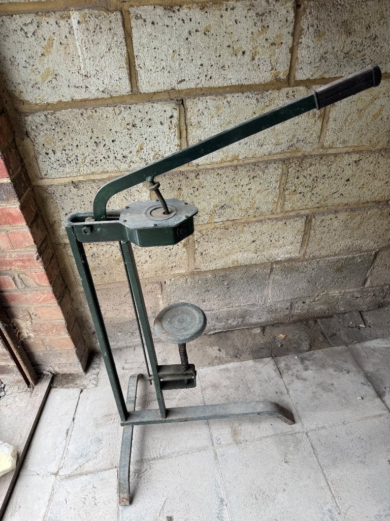 Bouchonneuse à vin sur pied métallique occasion, Vert, Métal, Overige thema's, Utilisé