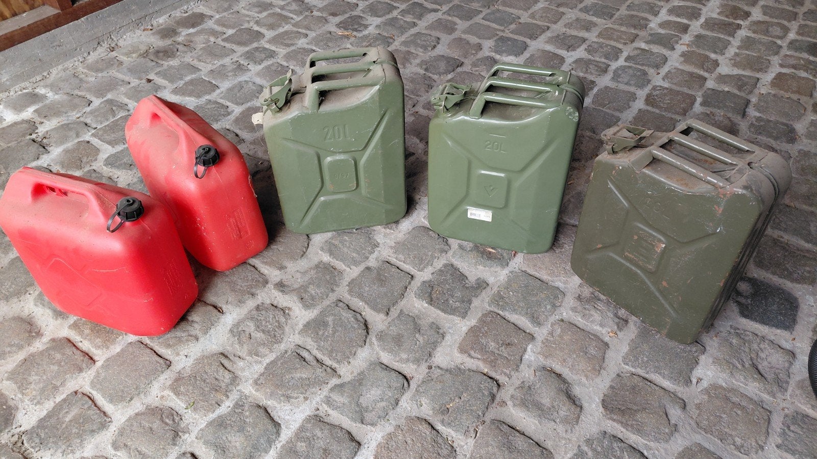 Jerrycan 20l liter metaal 10€ st 10liter 5€ st, Auto-onderdelen, Ophalen