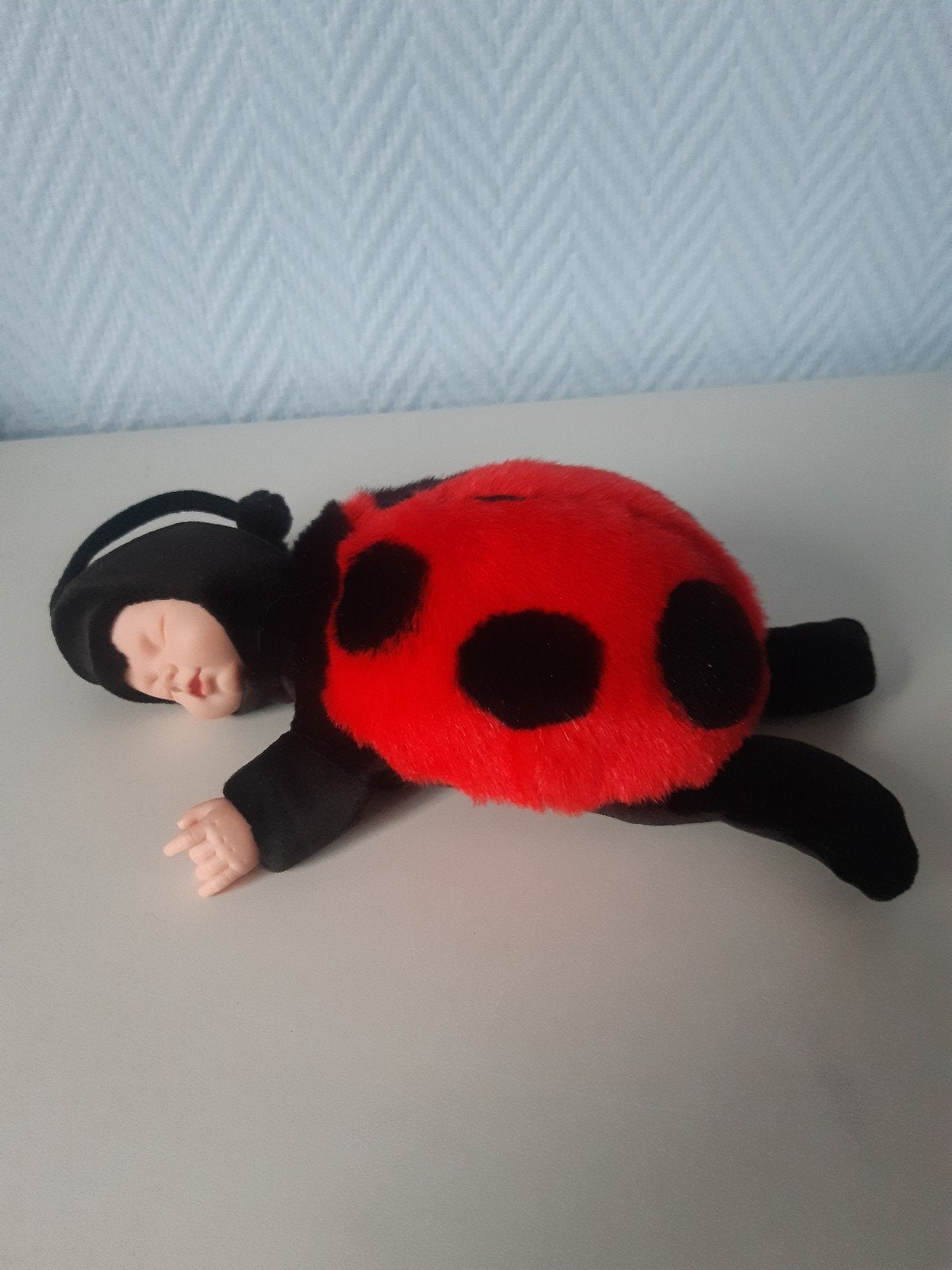 tof popje Anne Geddes lieveheersbeestje, Ophalen