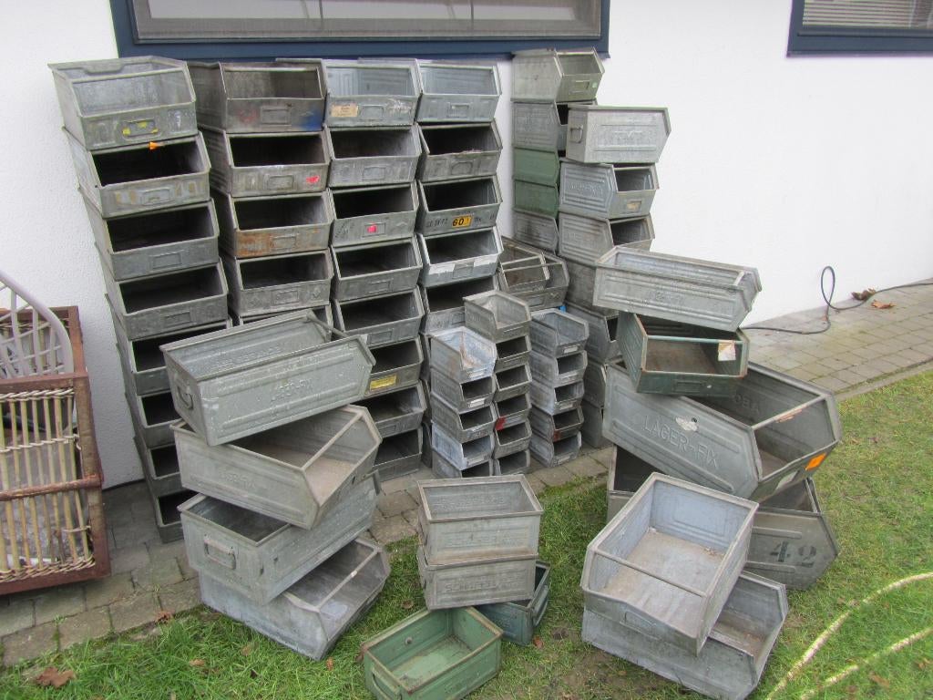 Oude industriële metalen bakken en stapelbakken, Doe-het-zelf en Bouw, Ophalen, Gebruikt