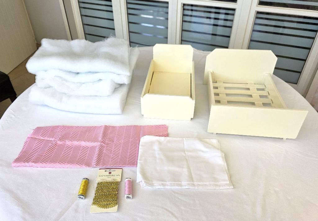 2 Poppenbedjes + stof voor matrasjes, dekbed en kussens, Handgemaakt, Overige typen, Nieuw, Meerkleurig