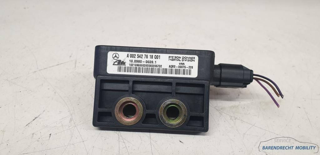 Capteur de lacet ESP W208 CLK Mercedes cabriolet 0025427618, Mercedes-Benz AG, Mercedes-Benz, Utilisé, Mercedesstrasse 120
70372  Stuttgart, DE