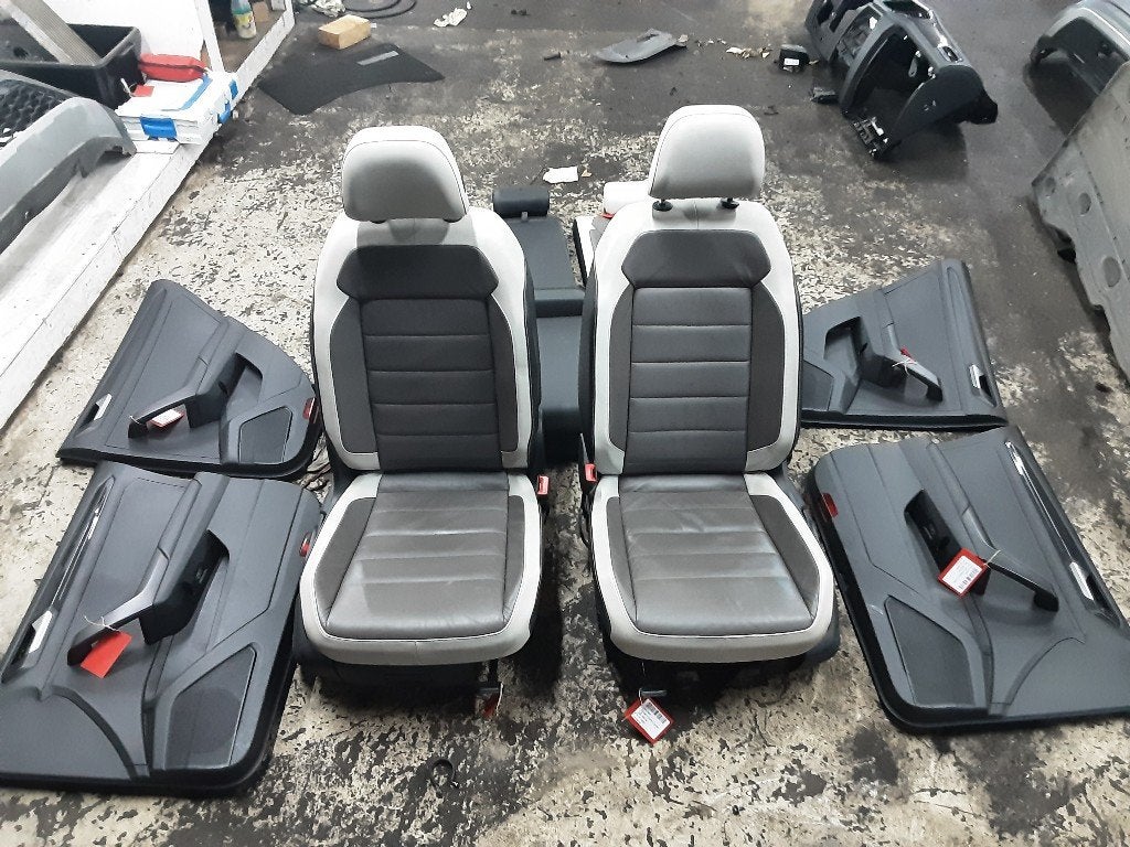 INTERIEUR COMPLET Volkswagen T-Roc I (01-2017/06-2021), Volkswagen, Mevr. I. Hauben, Utilisé, Rue de l'Espoir 34 34
4030  GRIVEGNÉE, BE