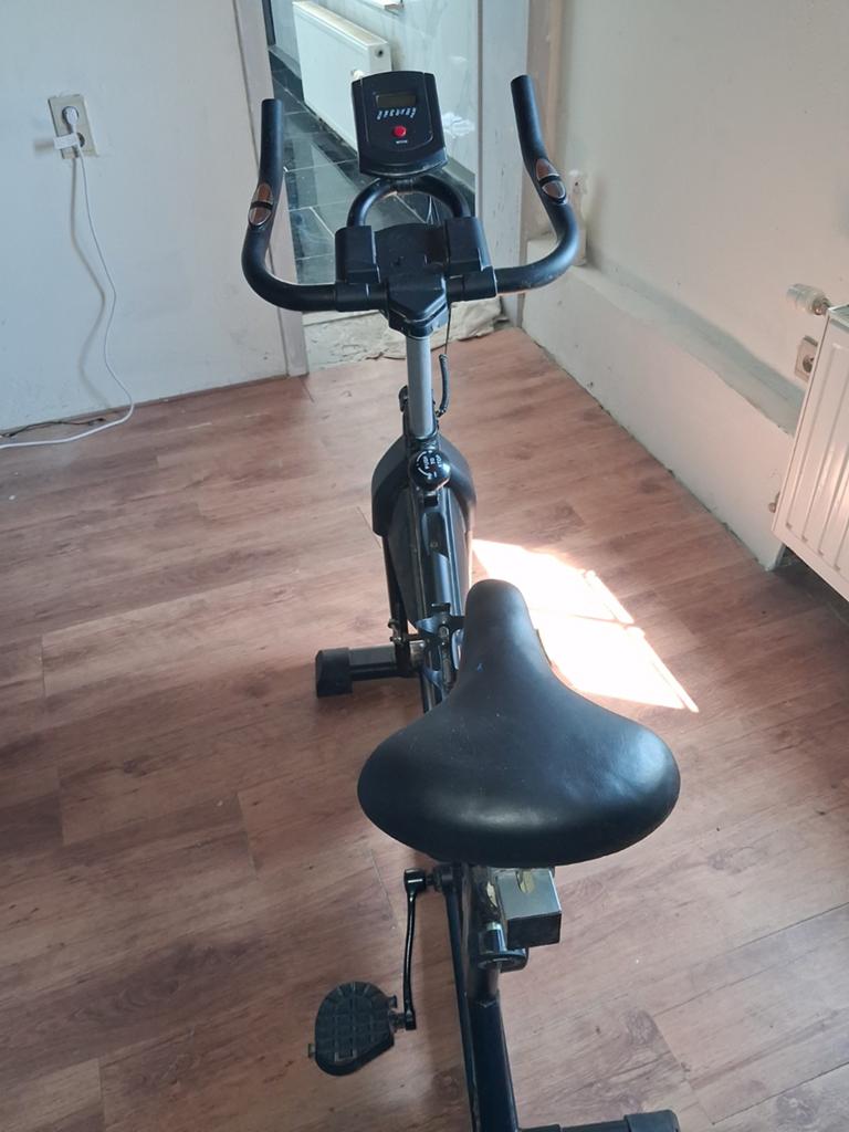 Loopband en hometrainer, Sport en Fitness, Fitnessapparatuur, Ophalen, Hometrainer