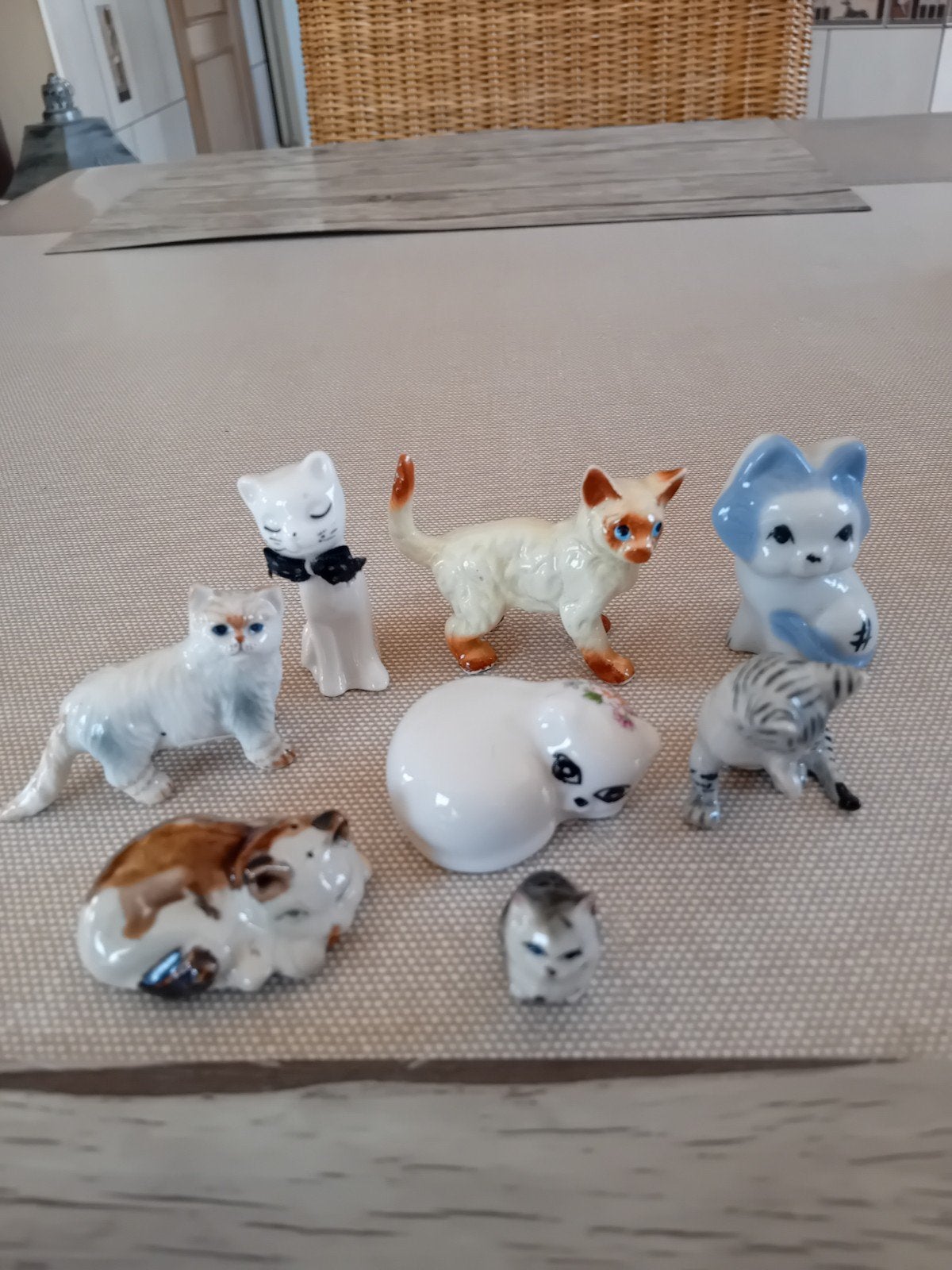 Lot de 8 chats miniatures en porcelaine 150 grammes, Enlèvement ou Envoi, Utilisé, Animal