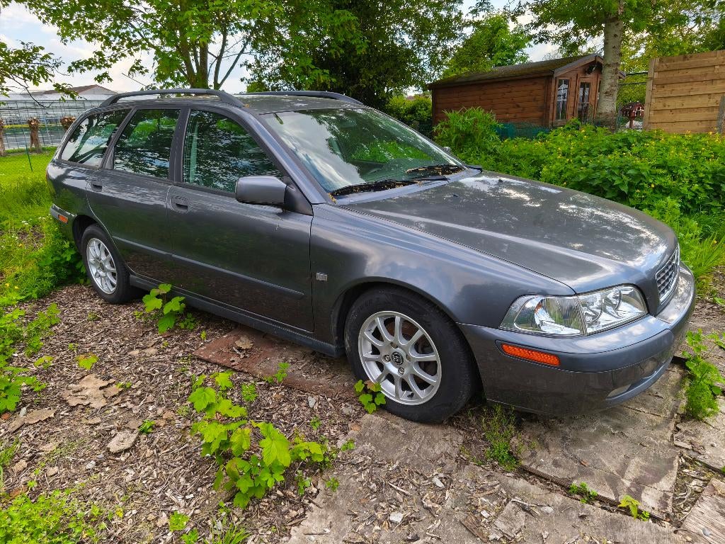 Volvo V40 2003 1.9d pour pièces, Achat, Boîte manuelle, Noir, 5 portes