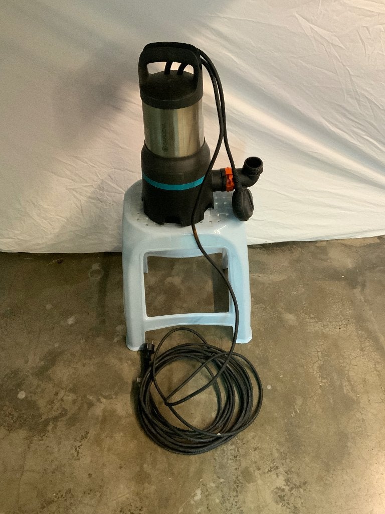 Pompe GARDENA 25000 DIRT, Enlèvement, Utilisé, Électrique, Pompe pour citernes d'eau de pluie