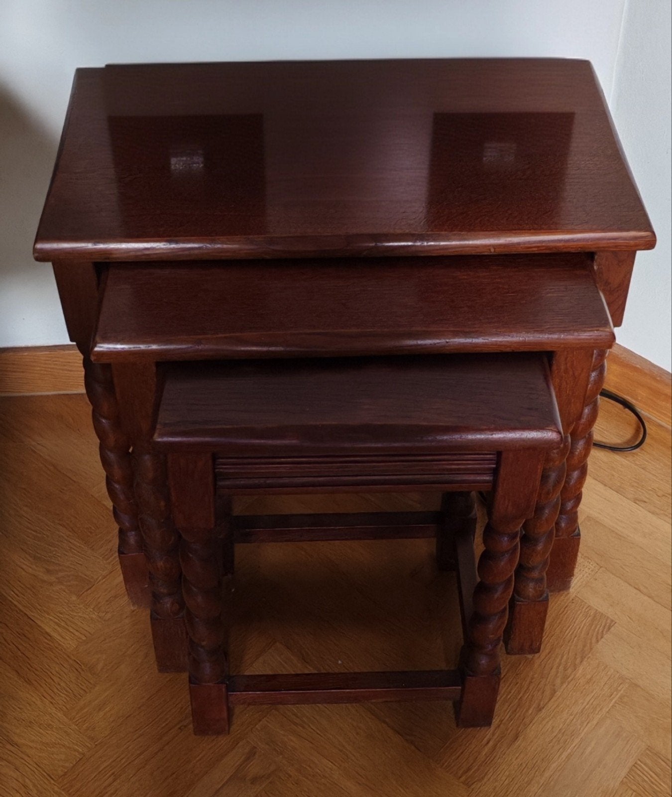 3 tables gigognes, Enlèvement