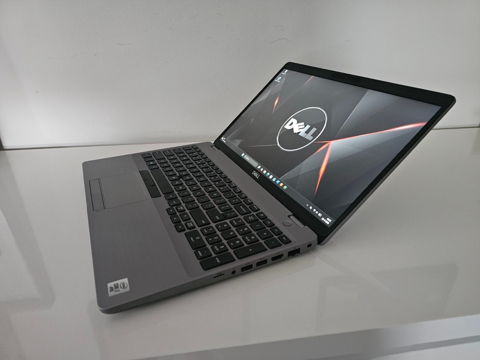Dell 5511 15" FHD Touchscreen Gaming laptop i7-10850H / 16GB, Avec écran tactile, I7-10850H, 4 Ghz ou plus, Utilisé
