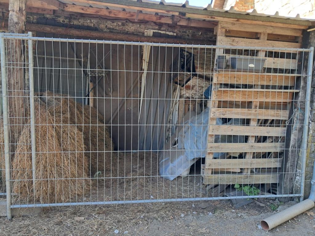 4 grilles chantiers avec pieds de fixations, Animaux & Accessoires, Enlèvement