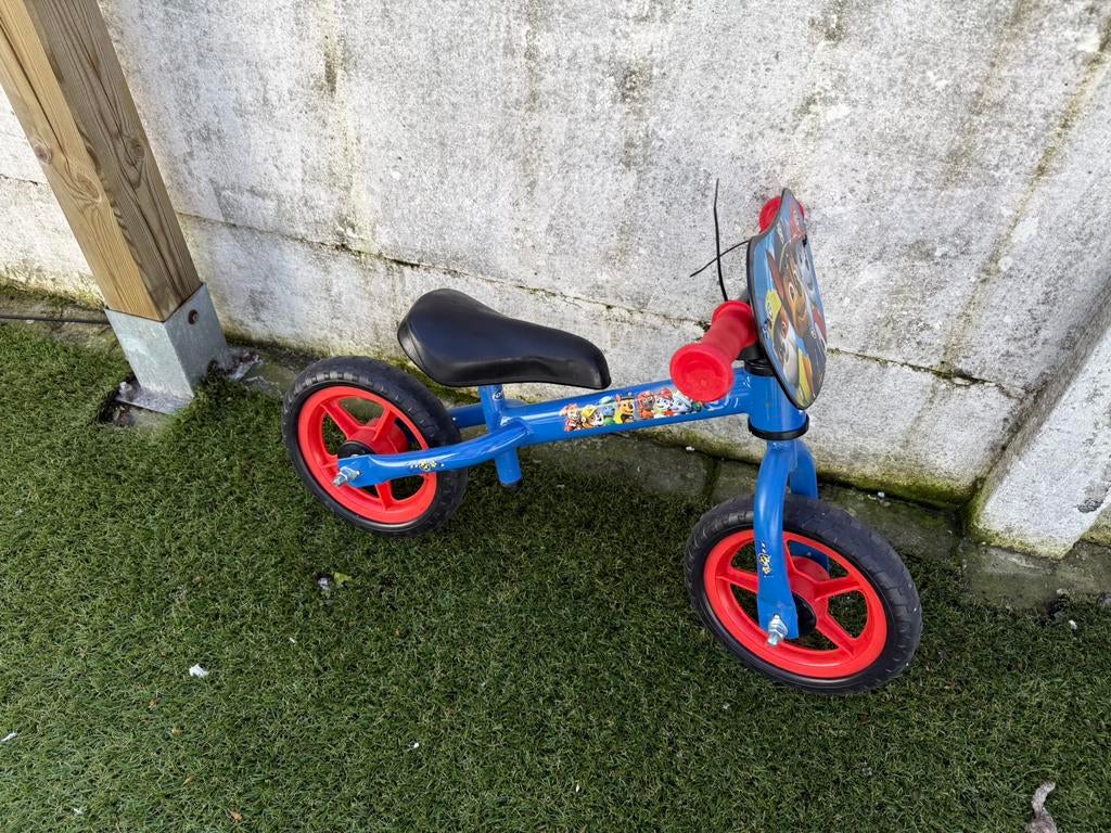 2 loopfietsjes , loopquad & fiets met zijwieltjes, Ophalen, Zo goed als nieuw