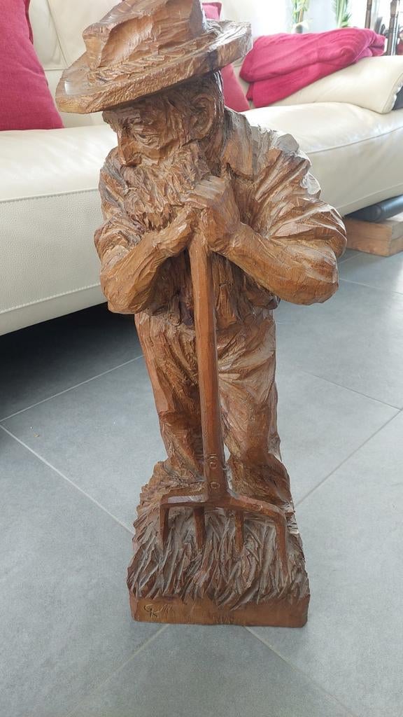 Personnage en bois massif de poirier., Ophalen