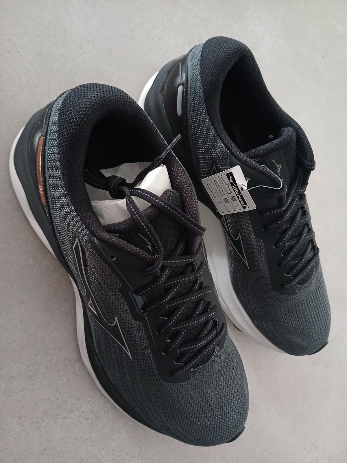 Mizuno wave skyrise 03 zwart loopschoenen NIEUW!, Overige merken, Hardloopschoenen, Nieuw, Ophalen of Verzenden