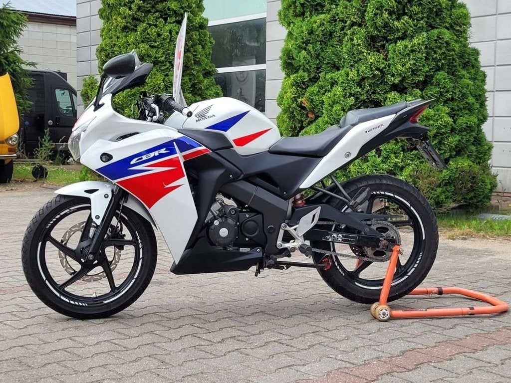 Honda cbr 125r met 7000km / 2014 bouwjaar, LED Verlichting, Nieuw, 125 cc, 11 kW of minder