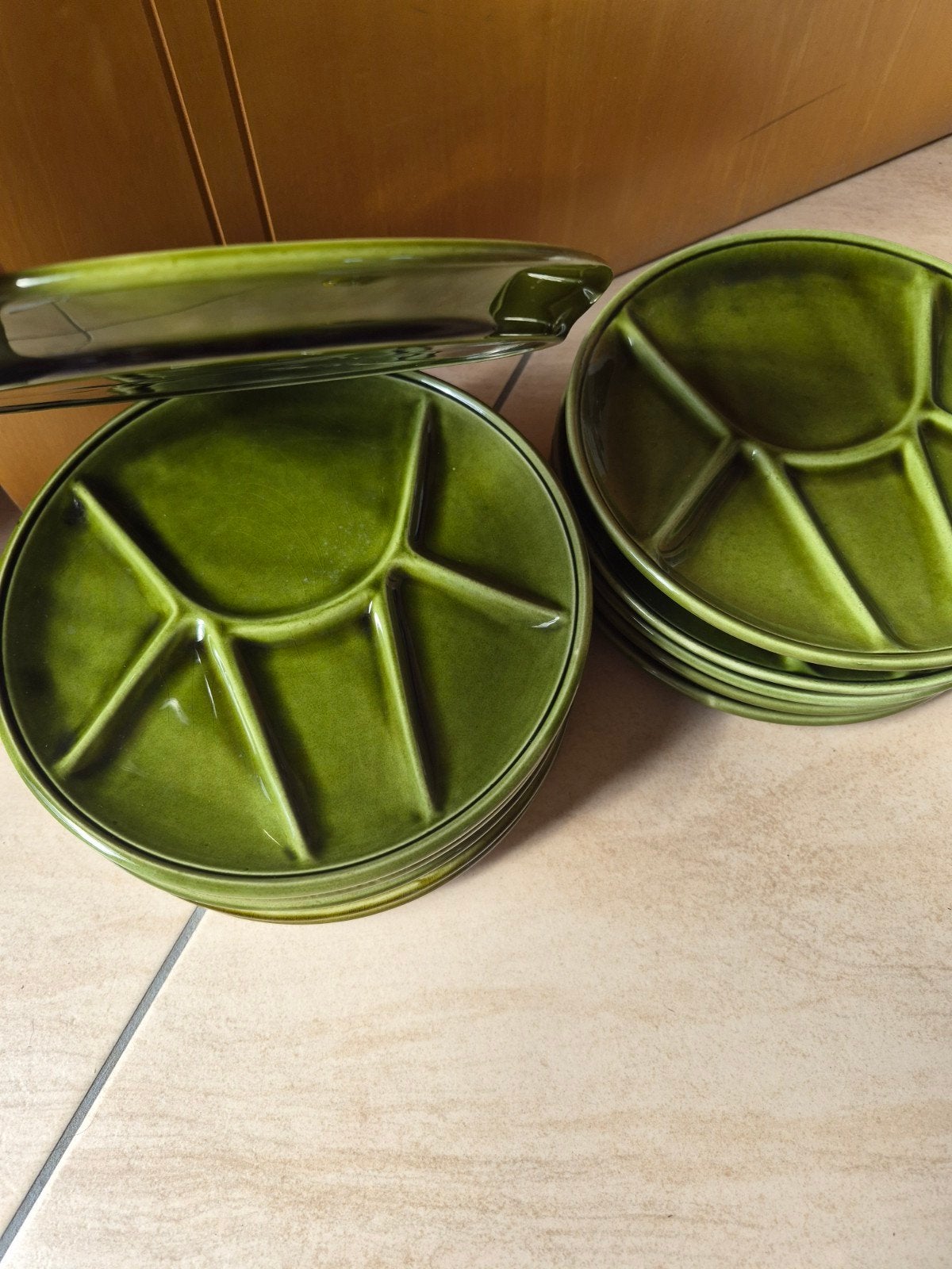 12 assiettes à fondue compartimentées vintage années 70 vert, Maison & Meubles, Enlèvement, Céramique, Vintage