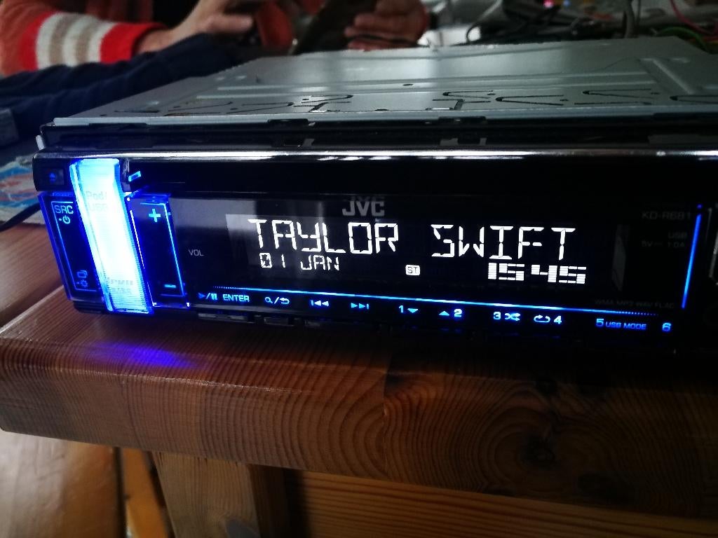 JVC KD-R681, Enlèvement, Utilisé