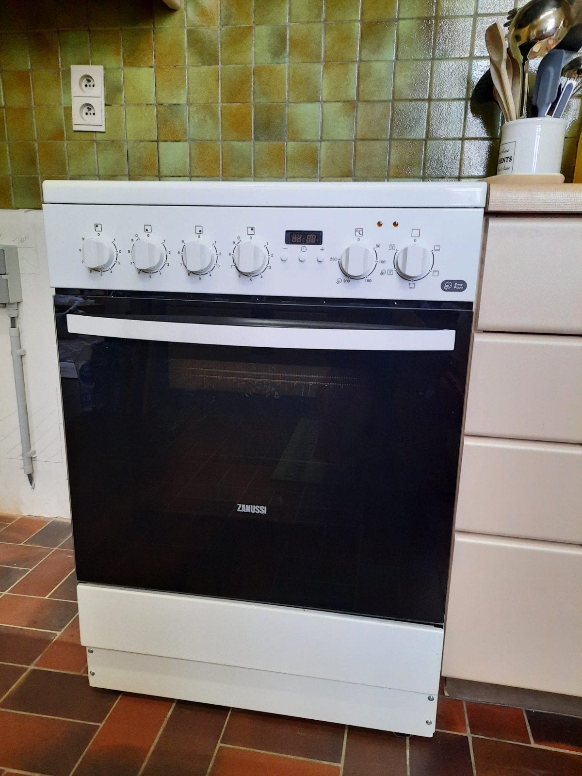 A vendre Cuisinière Zanussi 60 cm, vitrocéramique et four, Electroménager, 4 zones de cuisson, Comme neuf, 60 cm ou plus, Électrique