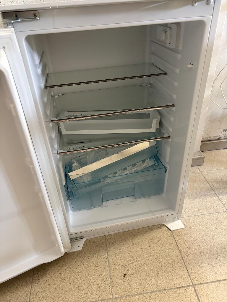 Inbouwfrigo, Elektronische apparatuur, Koelkasten en IJskasten, Ophalen, Zo goed als nieuw, Zonder vriesvak
