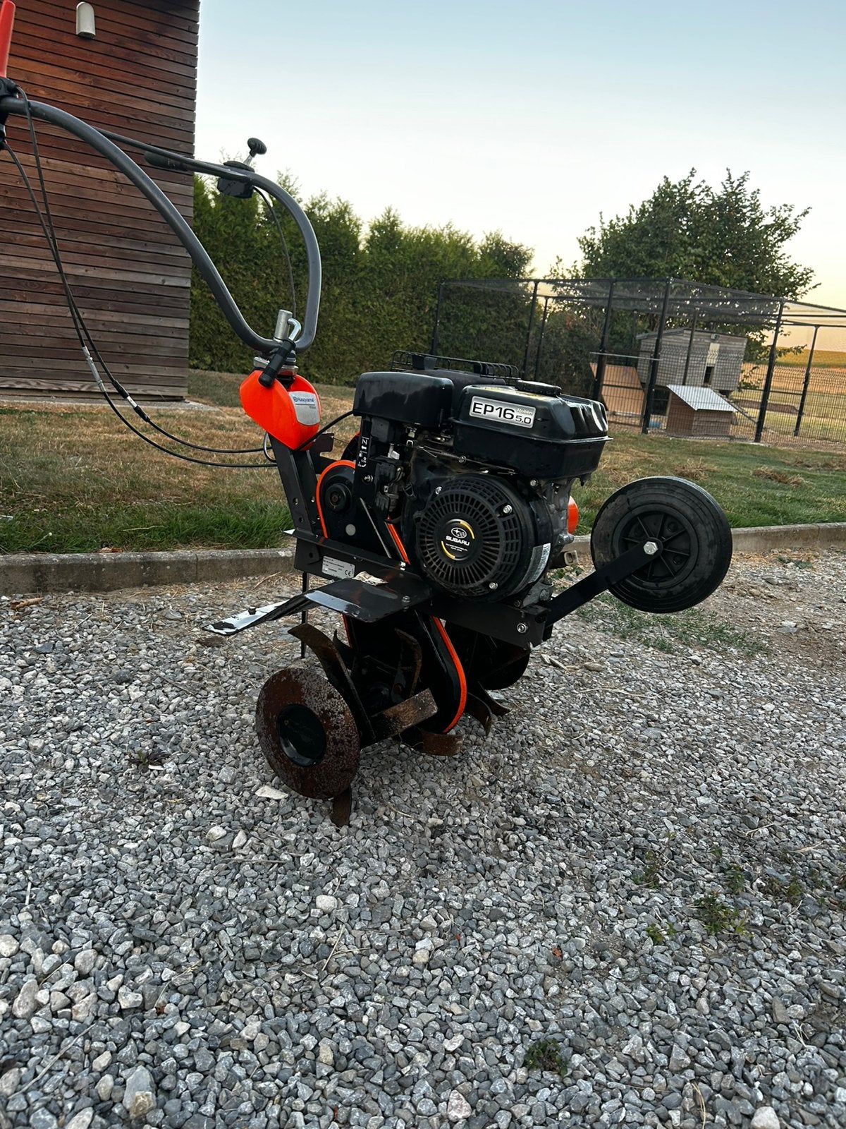Motoculteur husqvarna, Doe-het-zelf en Bouw, Gereedschap | Freesmachines, Ophalen, Zo goed als nieuw, Benzine, Overige soorten