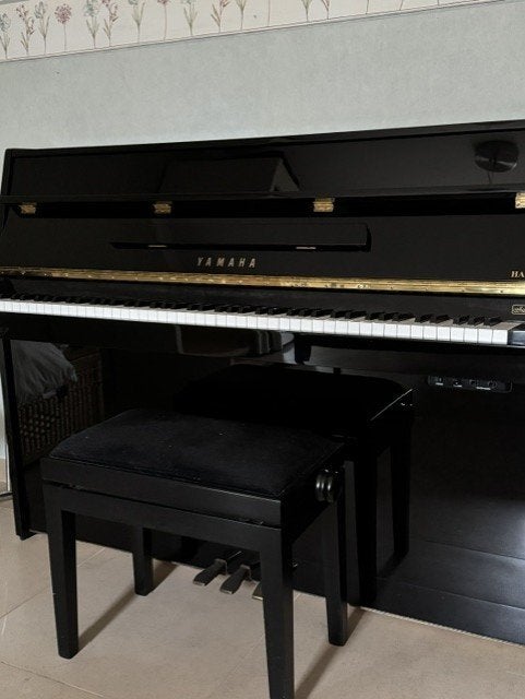 Piano droit, Brillant, Comme neuf, Enlèvement, Piano