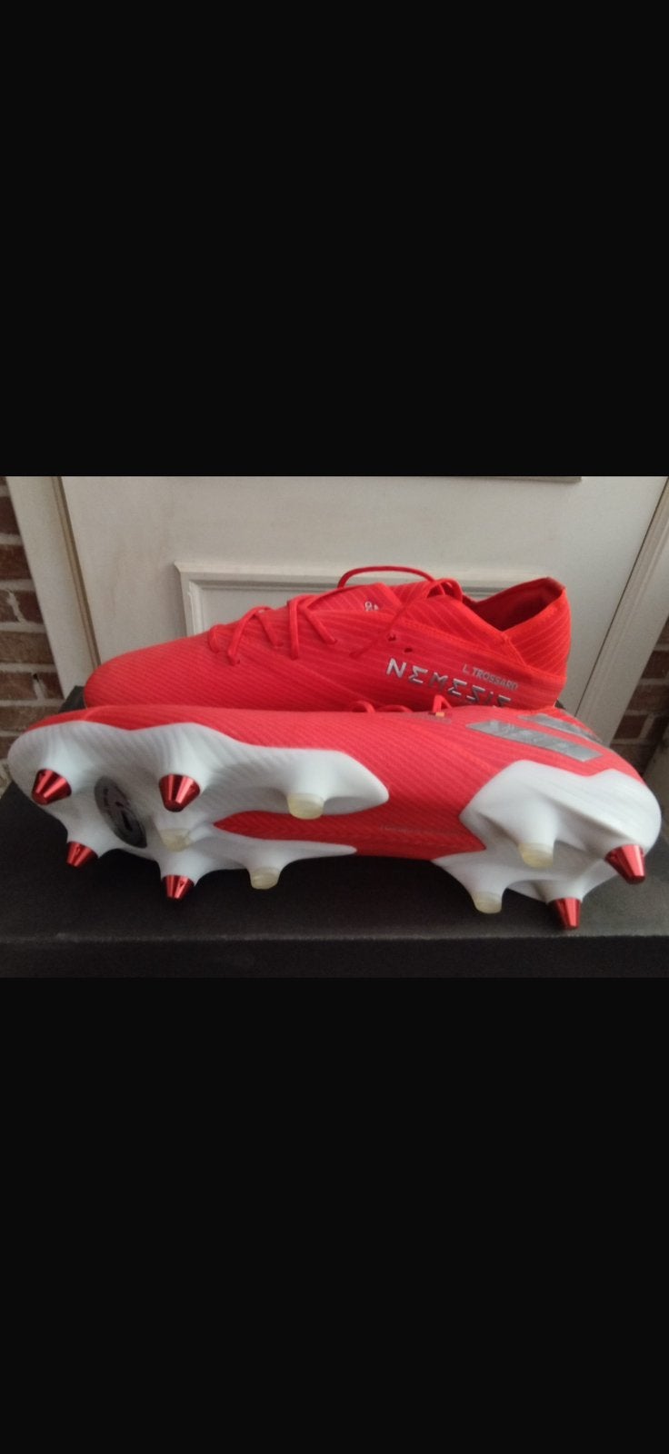Voetbalschoenen Leandro Trossard, Ophalen