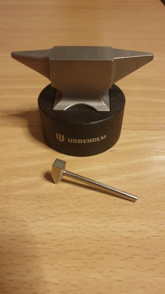 Enclume miniature Uddeholm avec marteau., Enlèvement ou Envoi
