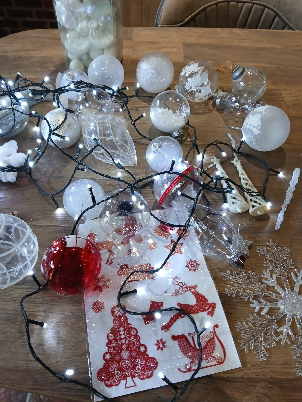 multiple boules de Noël plus guirlande lumineuse, Ophalen
