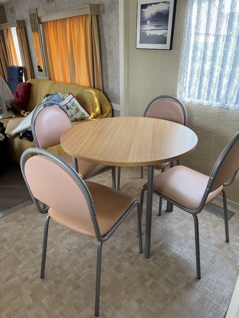 Table ronde et 4 chaises, Enlèvement, Comme neuf, Quatre personnes