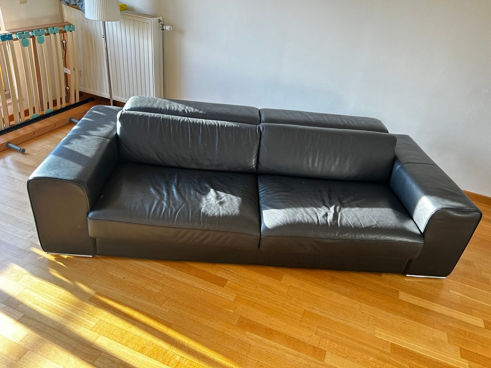 Zwarte banken meten ongeveer 2m30, Huis en Inrichting, Ophalen, 100 tot 125 cm, Leer, Zo goed als nieuw