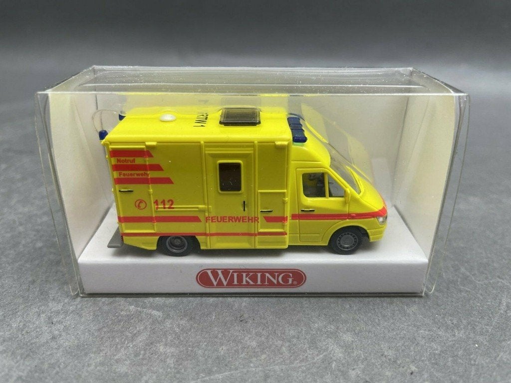 MERCEDES Sprinter Ambulance Yellow 1/87 HO WIKING Neuf+Boite, Ophalen, Nieuw, Bus of Vrachtwagen, Wiking