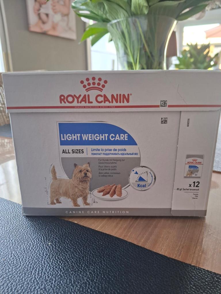 6 dozen royal canin light weight care, Enlèvement, Chien