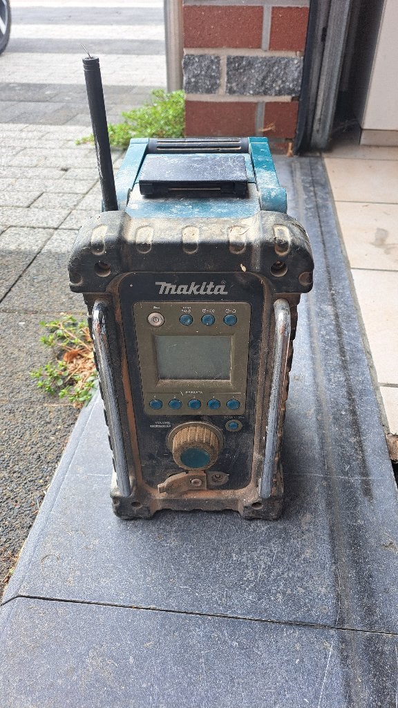 Makita radio, Enlèvement, Radio