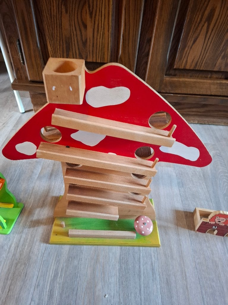 Houten knikkerbaan paddestoel, Ophalen