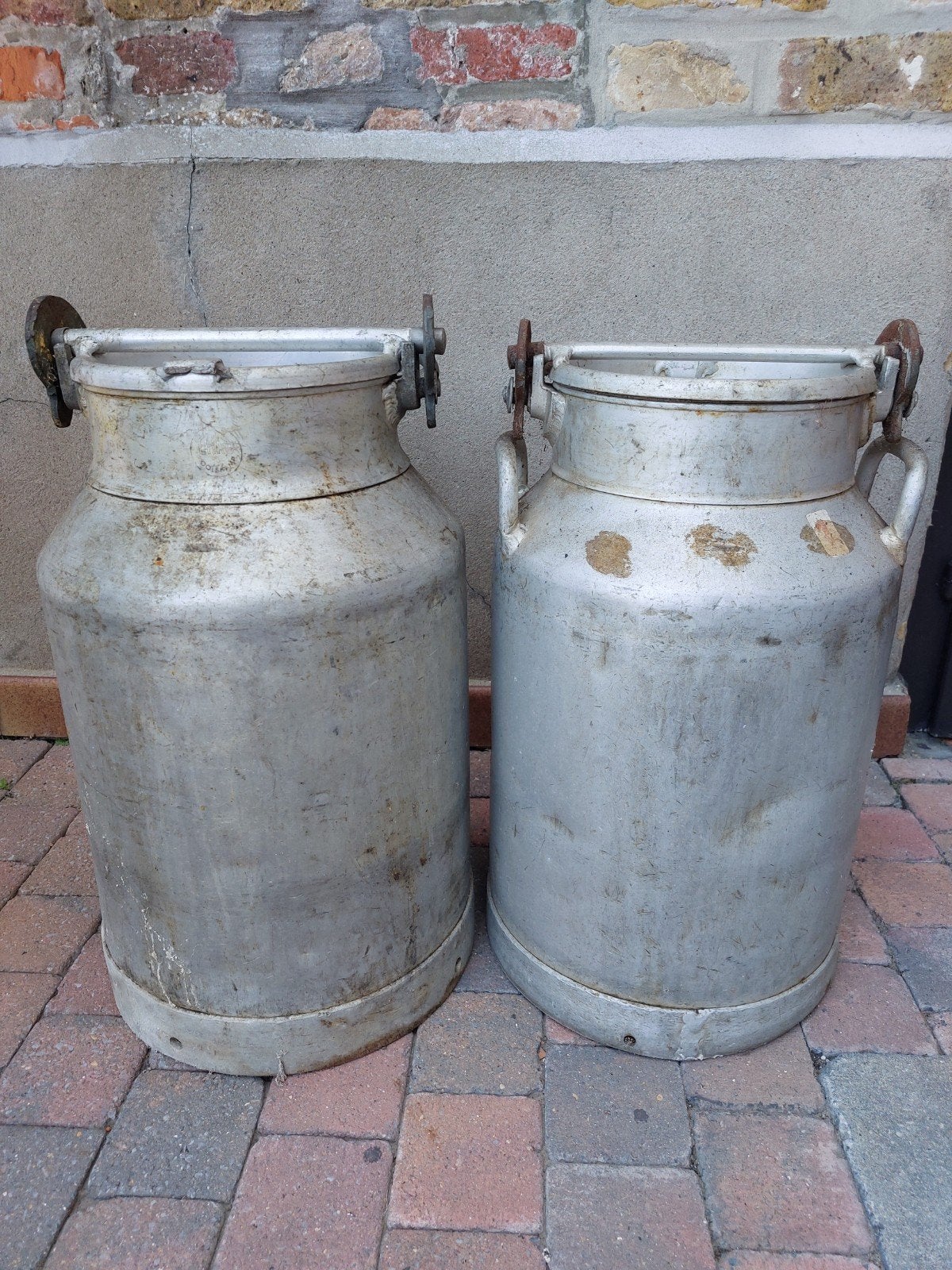 2 grands pots à lait en métal, Enlèvement