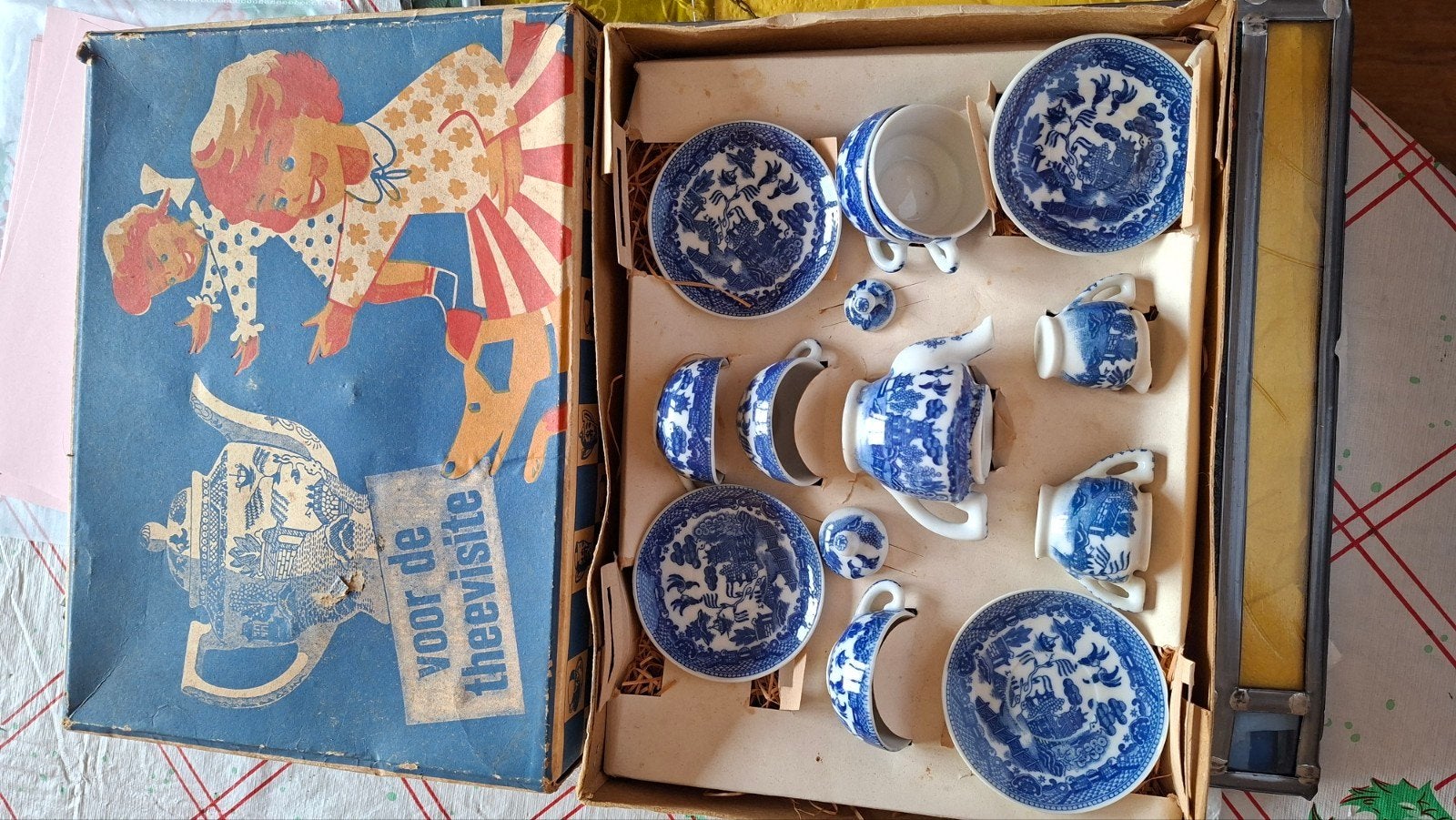 oud kinderservies, Ophalen