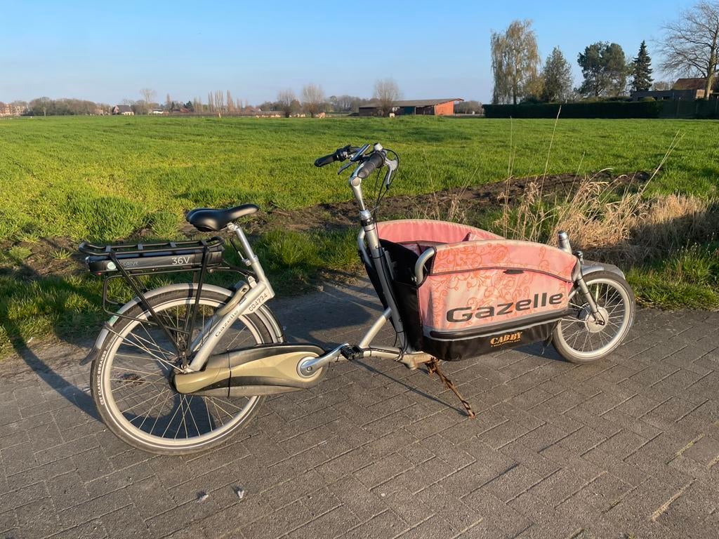 Elektrische bakfiets Gazelle (plooibaar), Fietsen en Brommers, Ophalen, 4 kinderen of meer, Elektrisch, Zo goed als nieuw