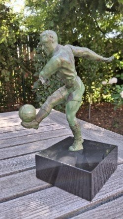 Beeld voetballer Art Deco op marmer sokkel, Antiek en Kunst, Ophalen, Art nouveau, Beeld