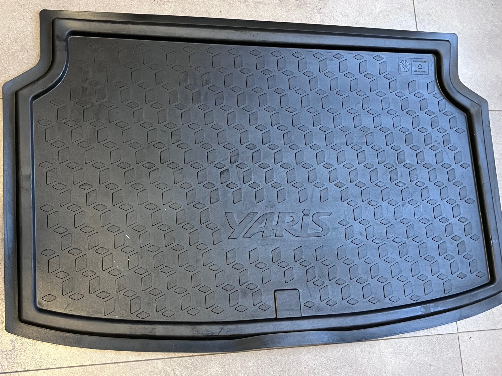 Tapis de coffre en caoutchouc d'origine Toyota – Yaris 4, Enlèvement, Comme neuf