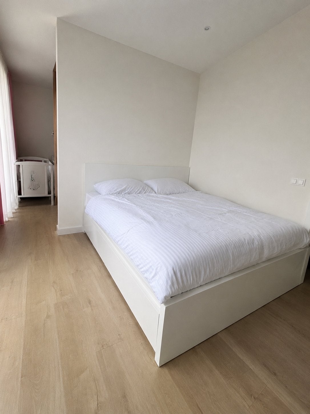 Bed MALM Ikea 160x200, Huis en Inrichting, Ophalen, Wit, Tweepersoons, Zo goed als nieuw