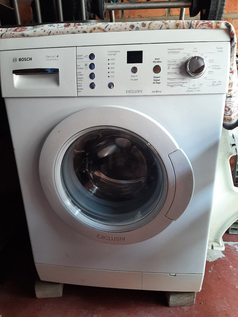 Wasmachine bosch in zeer goede staat, Elektronische apparatuur, Ophalen, Zo goed als nieuw, Voorlader, 85 tot 90 cm