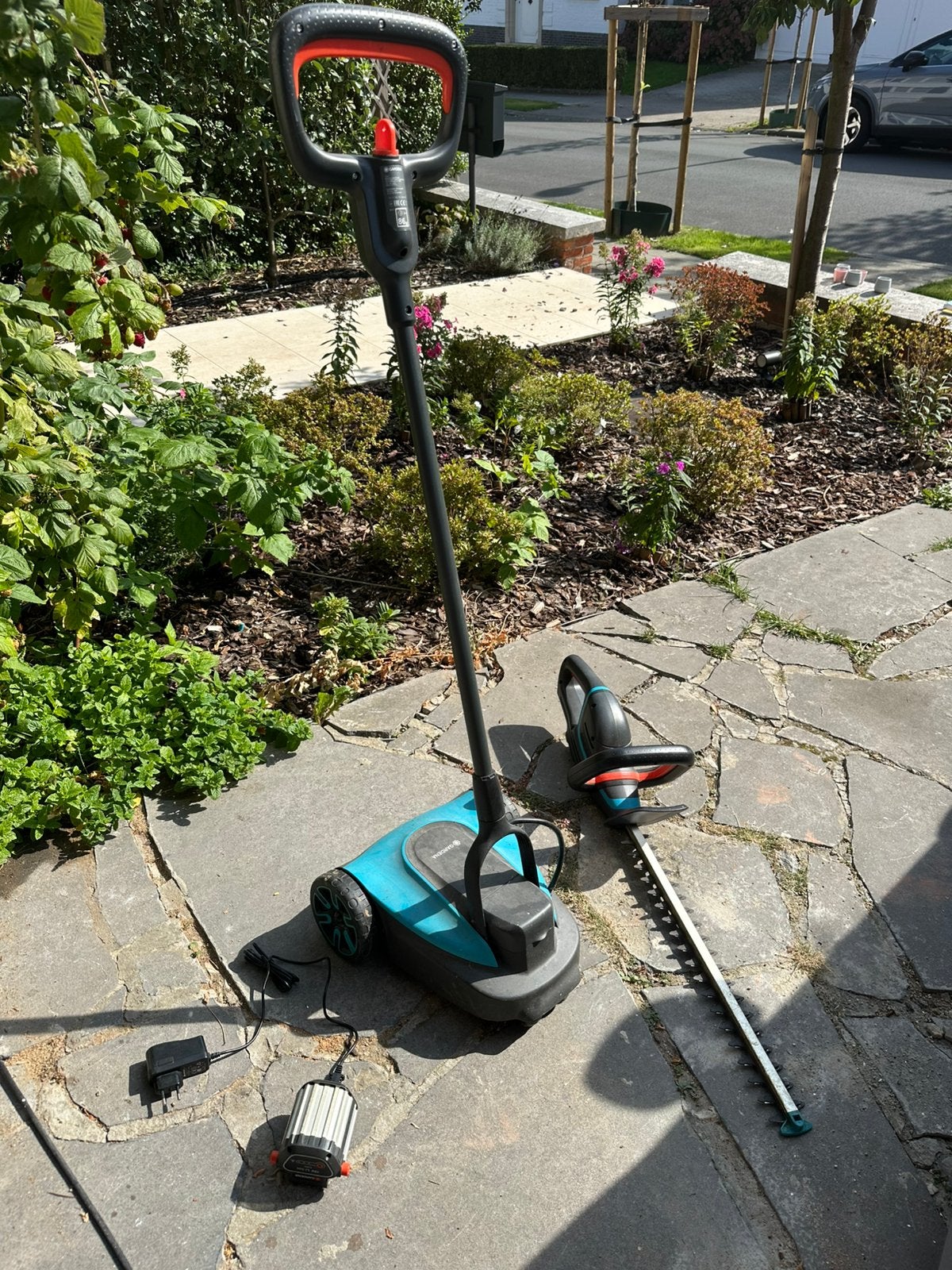 Ensmble taille-haie et petite tondeuse gardena avec batterie, Enlèvement, Comme neuf, Batterie