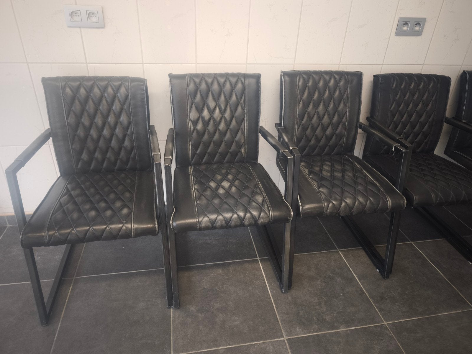 8 stoelen, Ophalen
