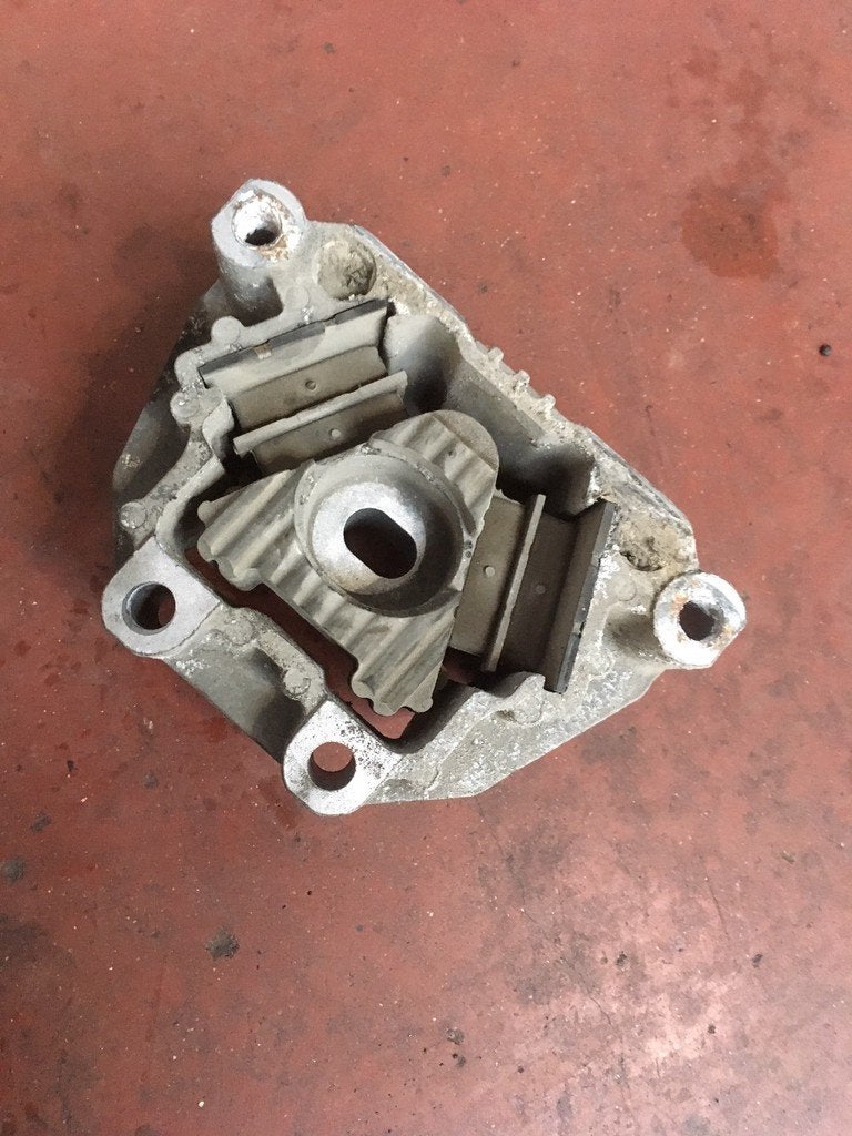 Motorsteun Volvo FL, Gebruikt, Volvo, Ophanging en Onderstel