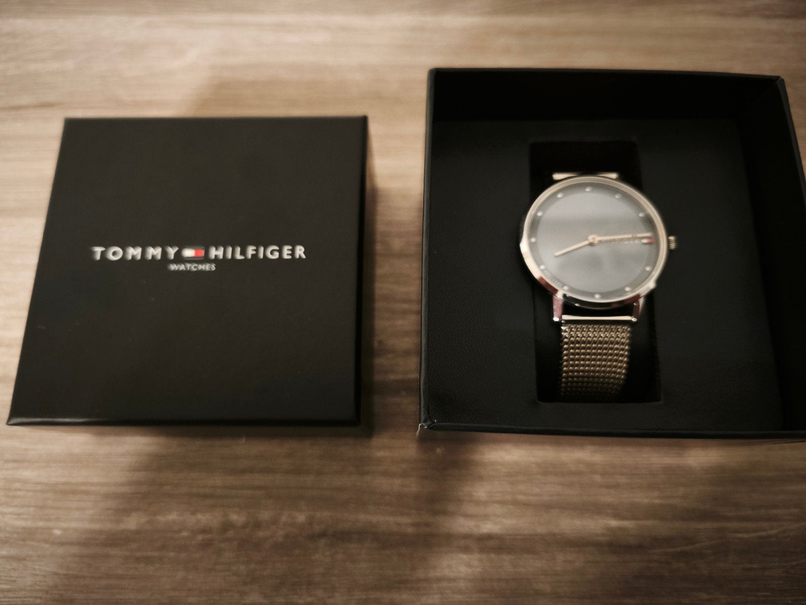 Montre Tommy Hilfiger, Bijoux, Sacs & Beauté, Montre-bracelet, Autres marques, Comme neuf, Enlèvement